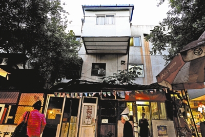 八里庄30余个违建“空中楼阁”被拆