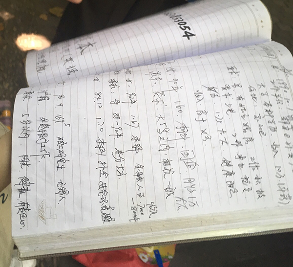 上海相亲角:家长互不认识只能拼条件 最怕子女不婚